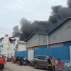 8 unit Damkar dikerahkan atasi kebakaran gudang mainan di Tangerang