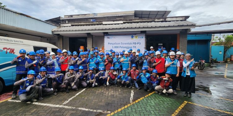 Sambut IdulFitri 1446 H, PLN UID Banten Nyalakan Serentak 1000 Pelanggan di Banten